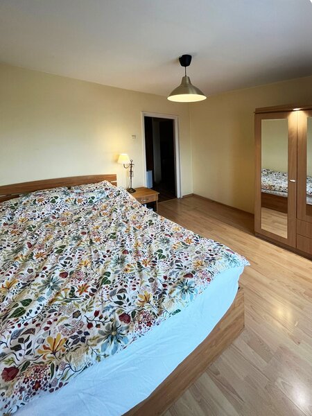 Piata Unirii, Str. Mamulari, apartament 2 camere decomandat,  60 mp.