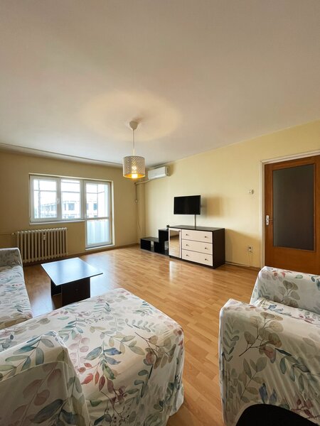 Piata Unirii, Str. Mamulari, apartament 2 camere decomandat,  60 mp.