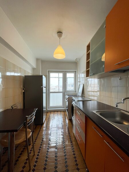 Piata Unirii, Str. Mamulari, apartament 2 camere decomandat,  60 mp.