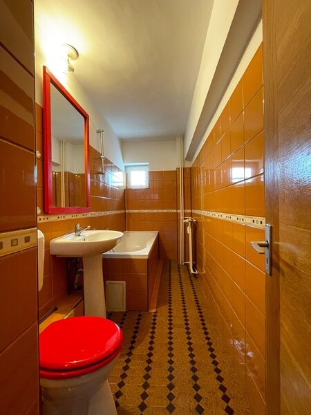 Piata Unirii, Str. Mamulari, apartament 2 camere decomandat,  60 mp.